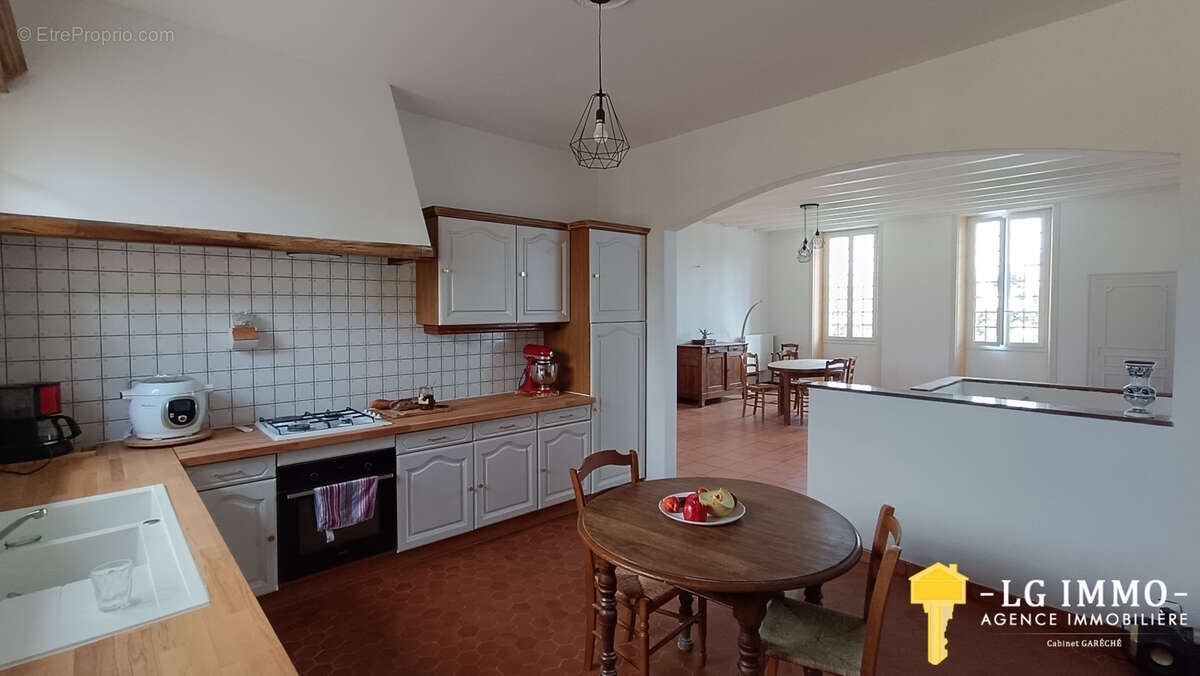 Maison à VILLARS-EN-PONS