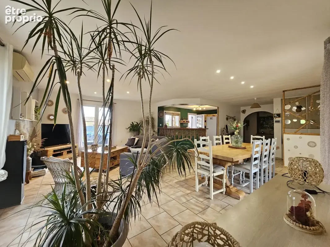 Plain pied familial surmonté d'une tour - photo 4