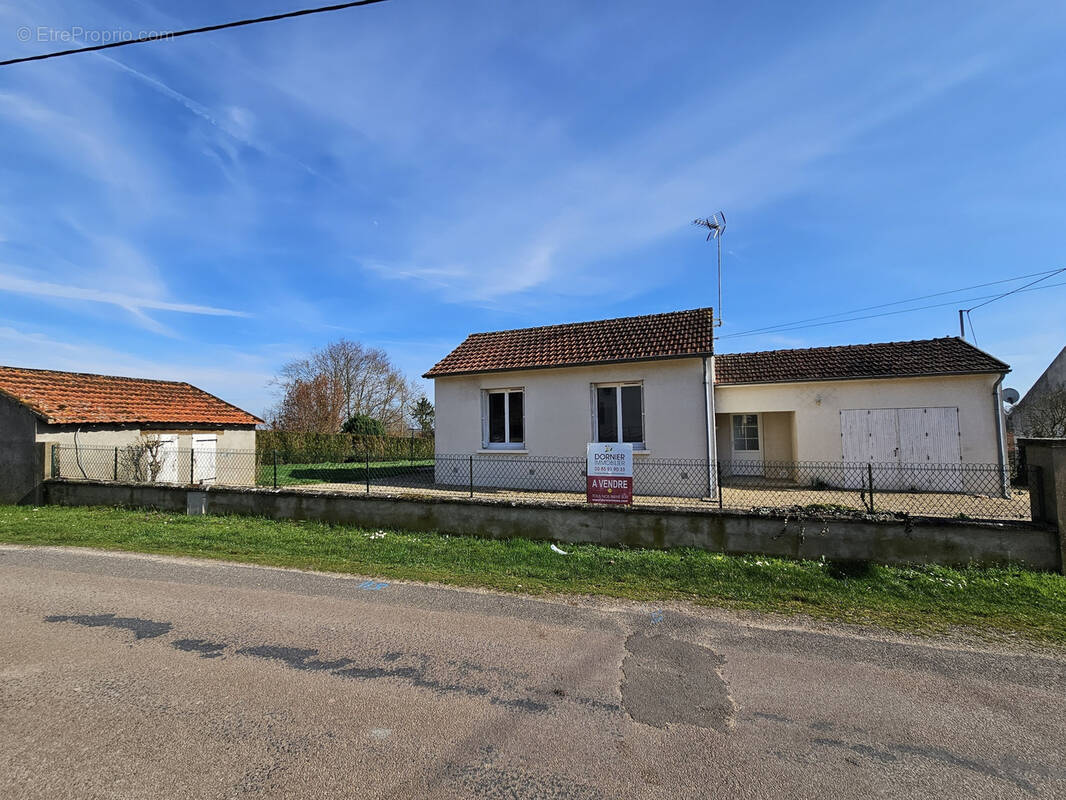 Maison à BRAGNY-SUR-SAONE