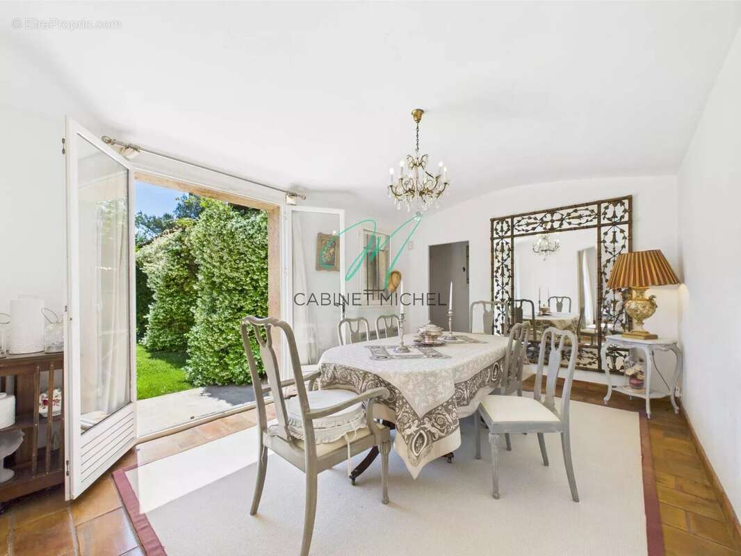 Maison à ROQUEFORT-LES-PINS