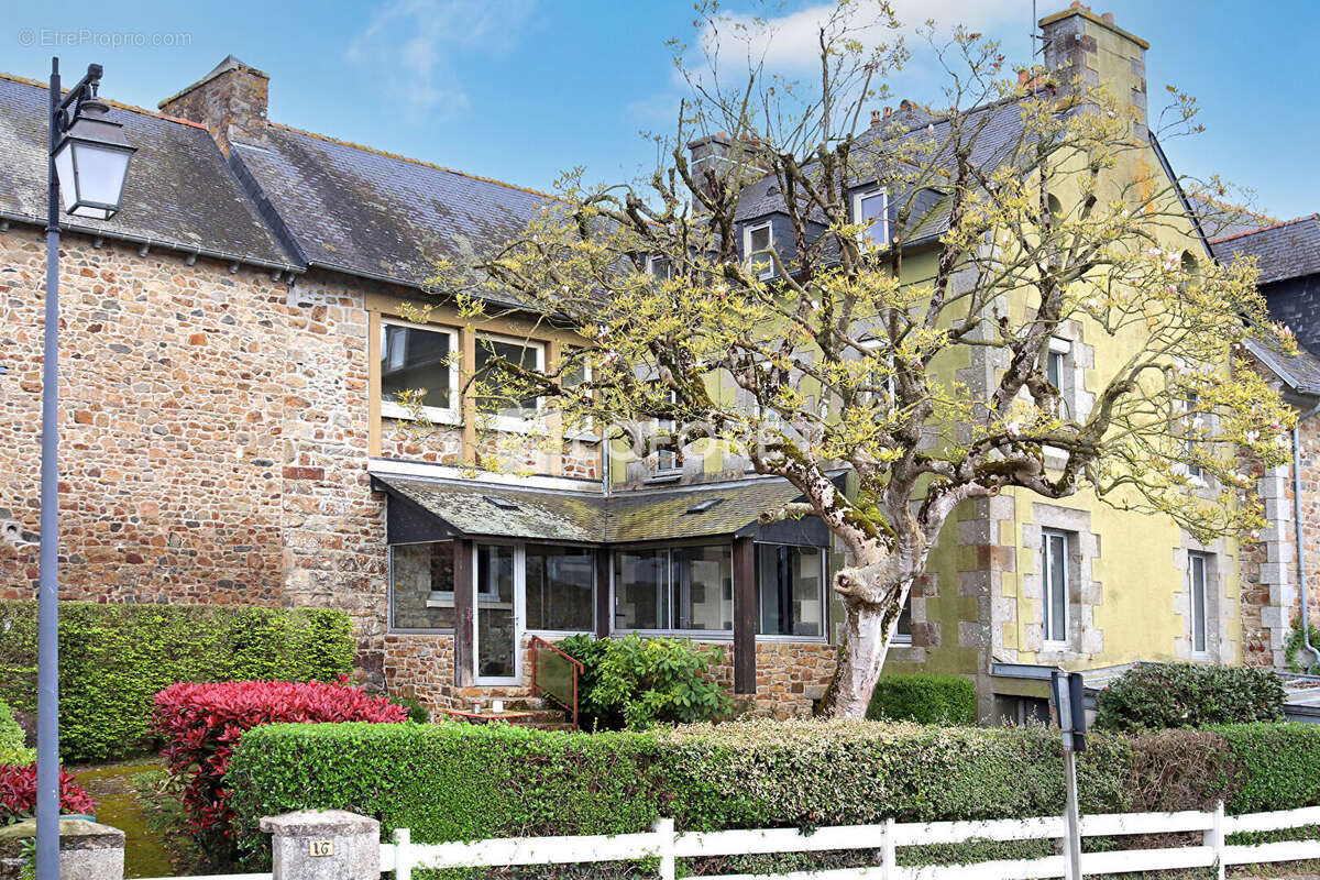 Maison de caractère - Chatelaudren Plouagat - 242m² - photo 2