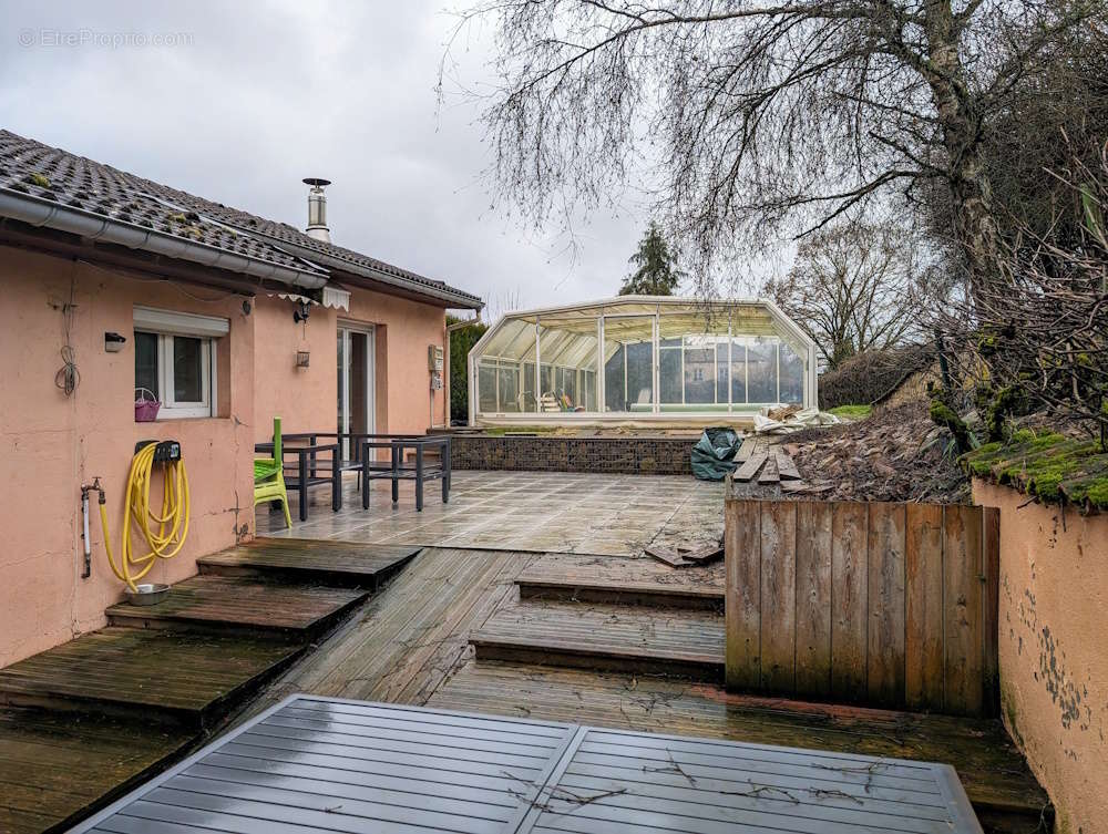 Maison de 120m² avec piscine couverte - photo 9
