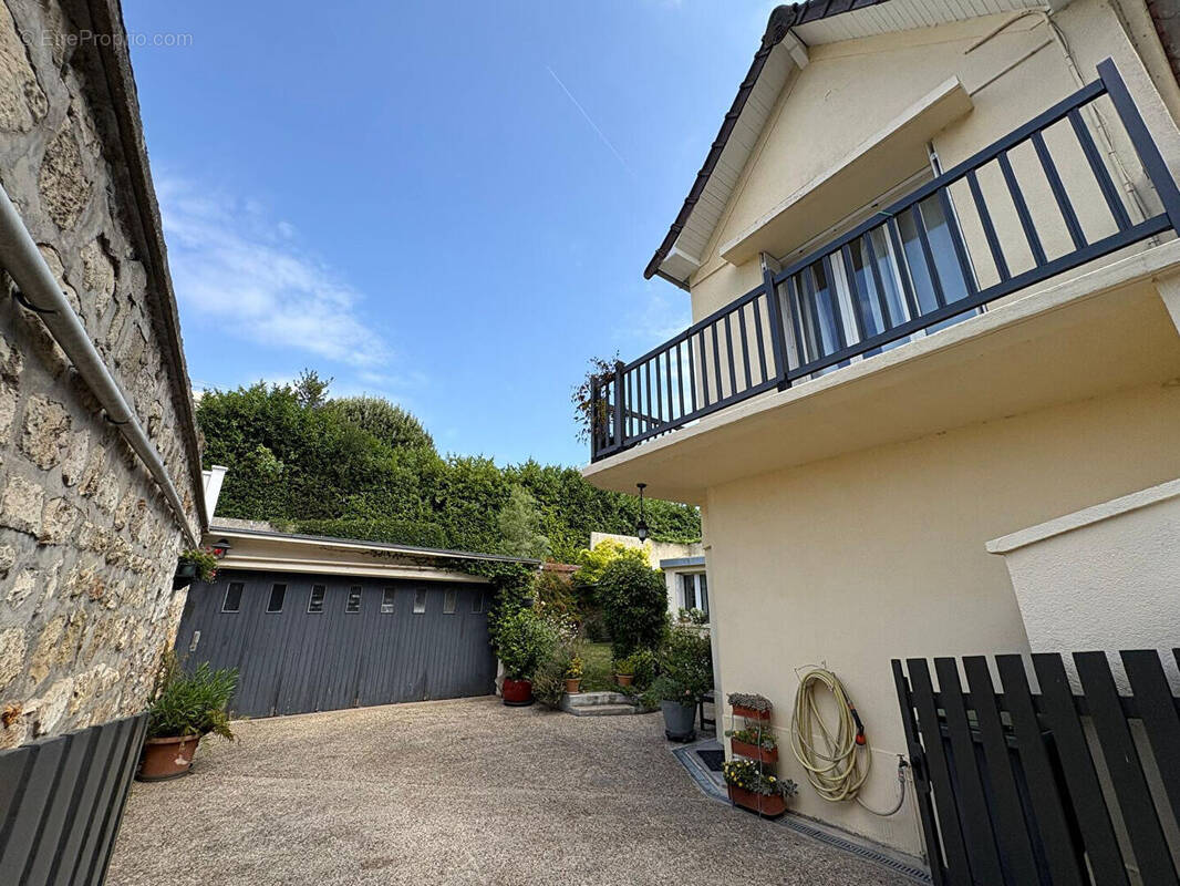 Maison à MAURECOURT