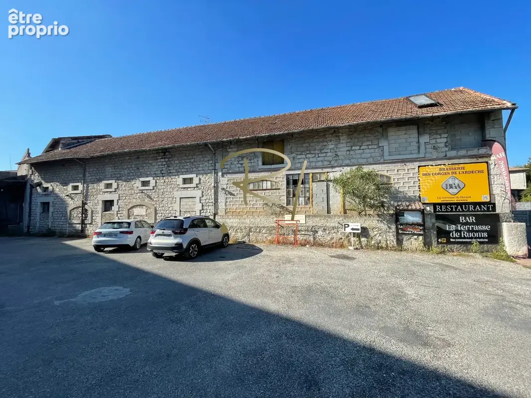 Bâtiment en pierre a rénover RUOMS CENTRE - photo 2