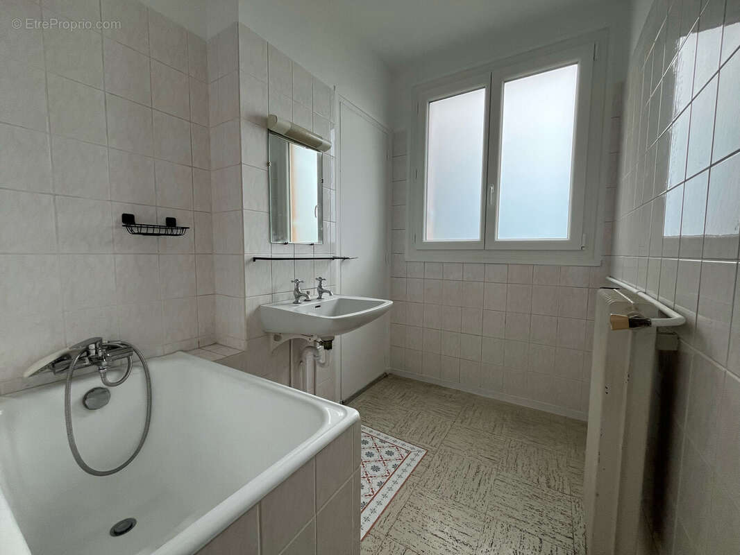 Appartement à LES CLAYES-SOUS-BOIS