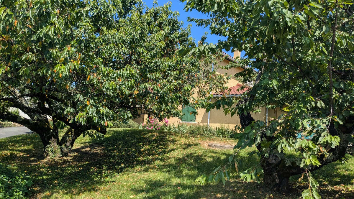Maison à LACHASSAGNE