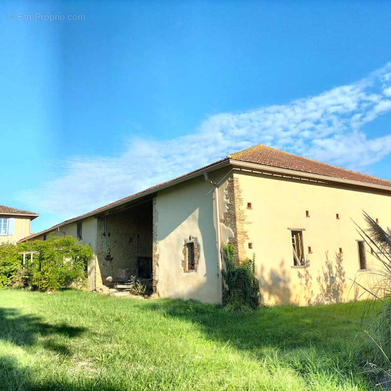 maison de maitre avec piscine intérieur et dependances aménagéables - photo 32