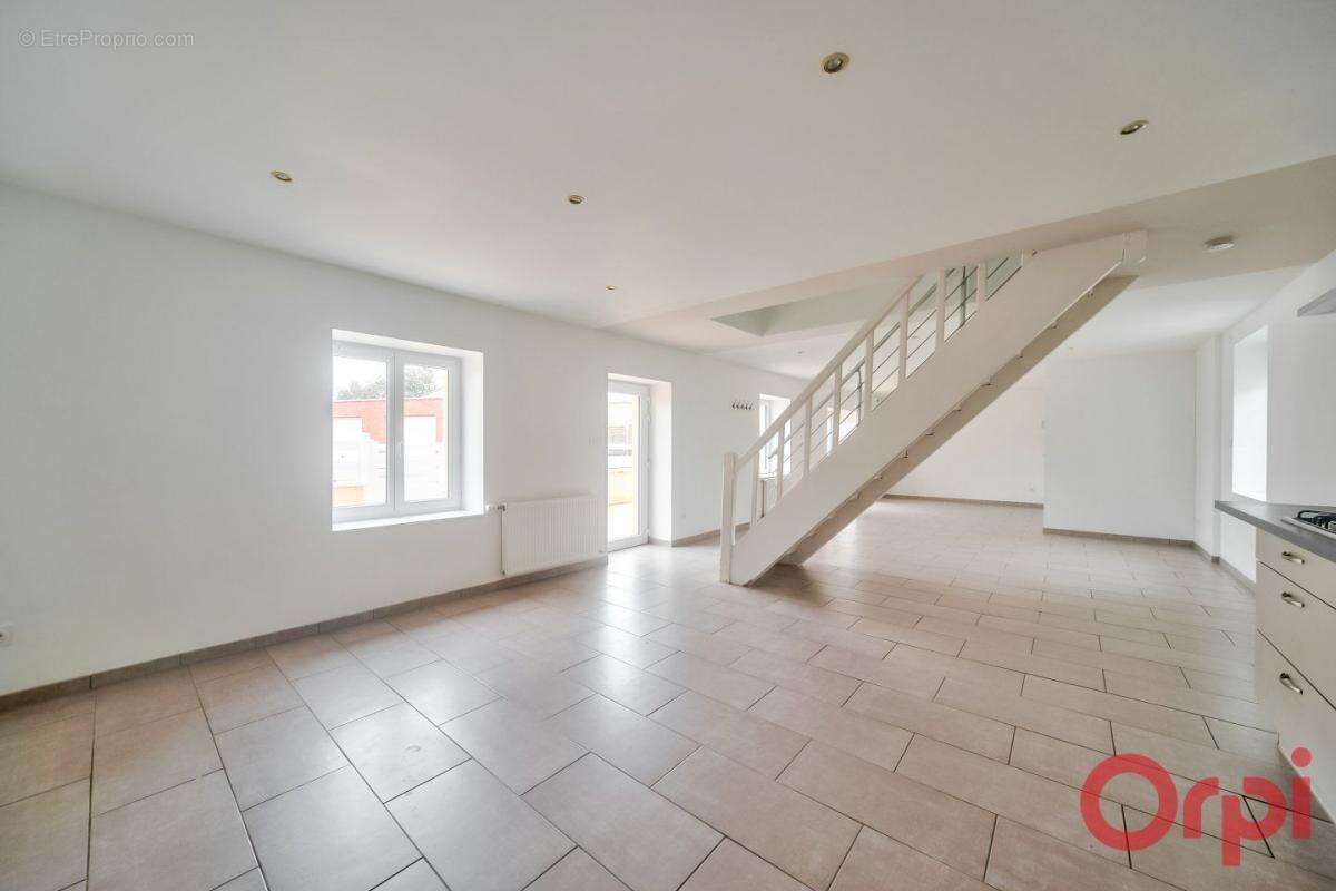 Appartement à CHARNAY-LES-MACON