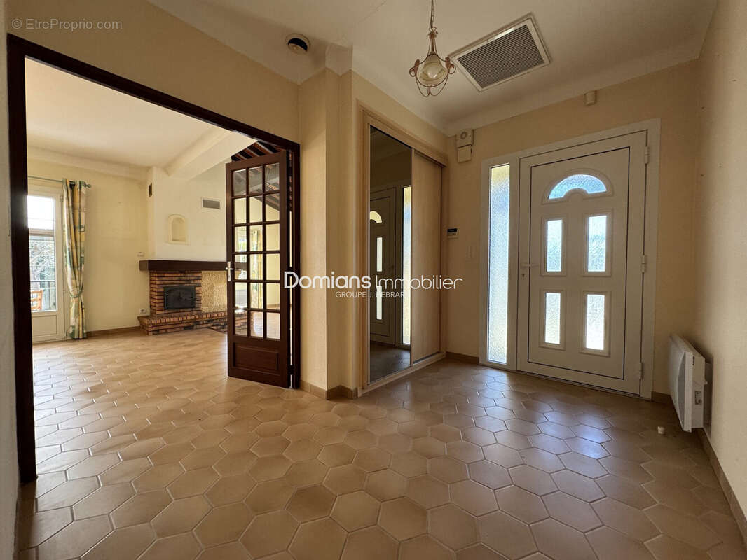 Maison 145 m² à Llupia  - photo 8
