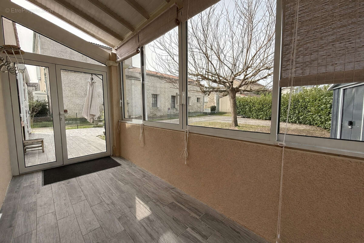 Maison à SAINT-YRIEIX-SUR-CHARENTE