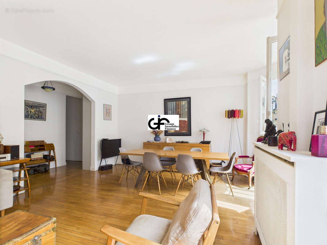 Appartement à PARIS-16E