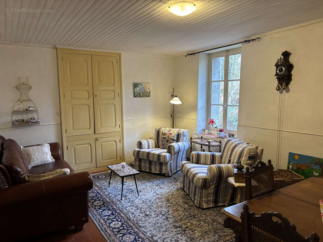 Maison à VICQ-EXEMPLET