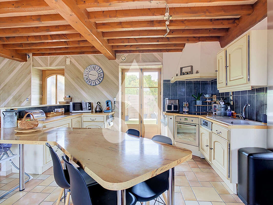 Maison de village de caractère avec terrasse et grand garage - photo 4