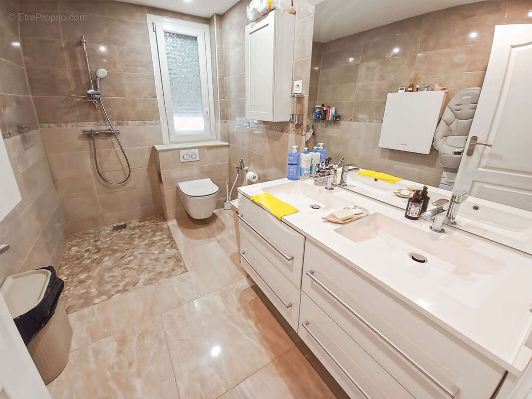 Maison à SAINT-ETIENNE-DU-ROUVRAY