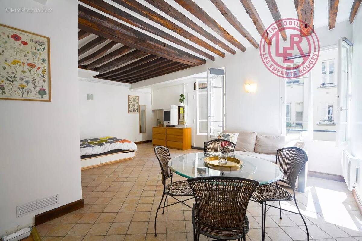 Appartement à PARIS-3E