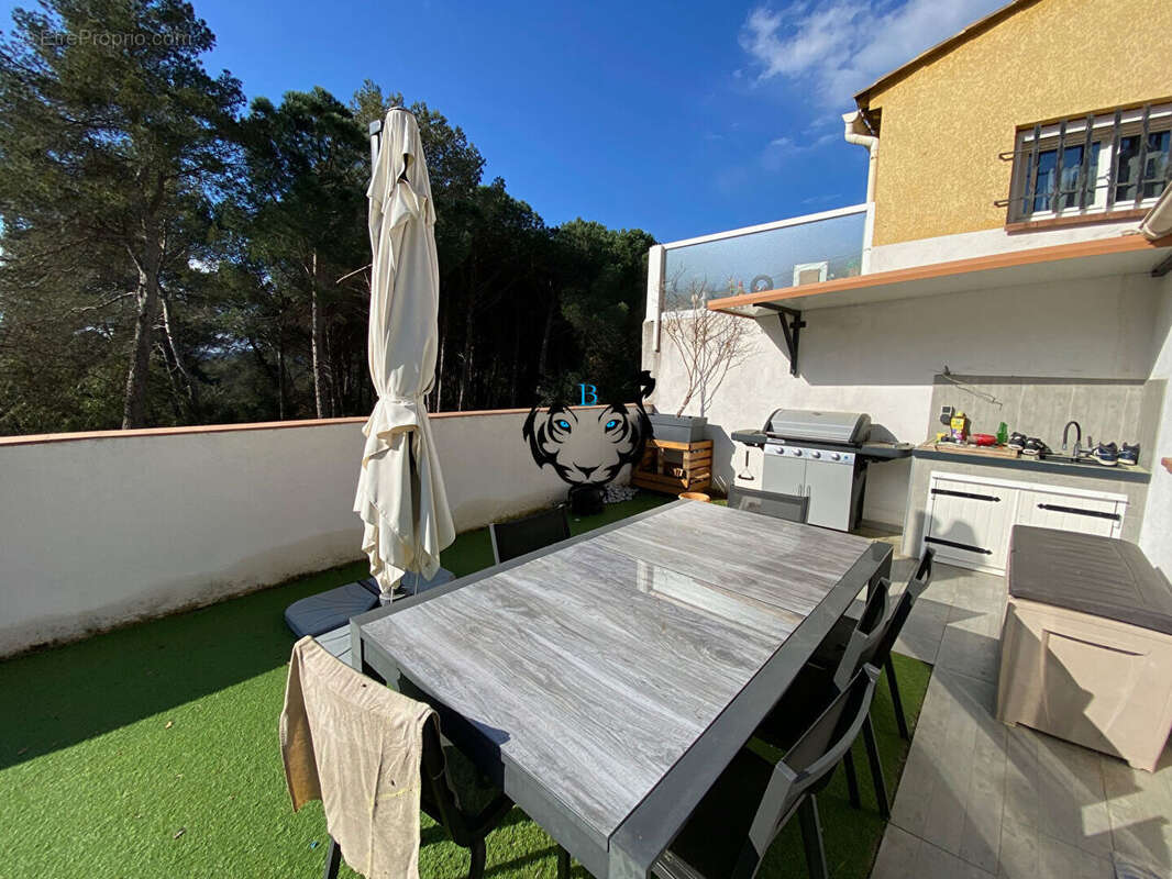 Commerce à ROQUEBRUNE-SUR-ARGENS