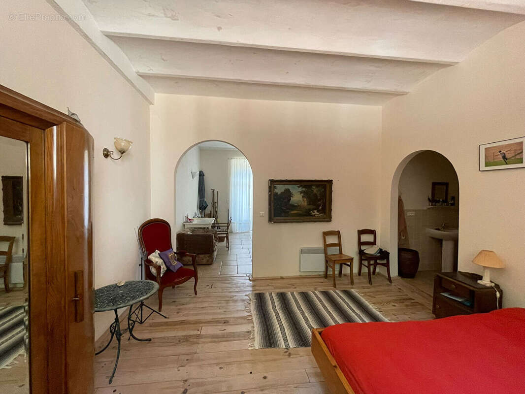 Appartement à MEYRANNES