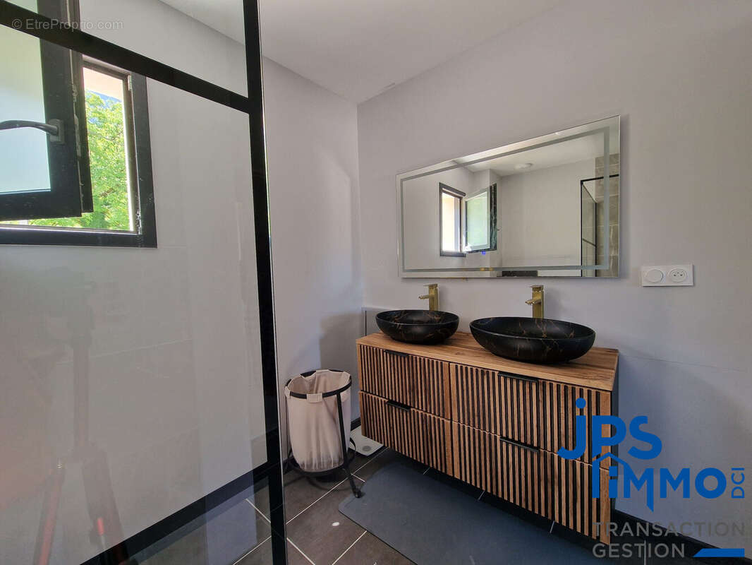 Maison 100 m² à La Riviere  - photo 6