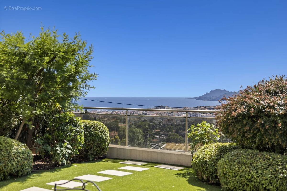 Appartement à LE CANNET