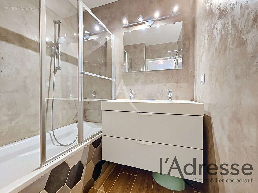 RARE ! Appartement rénové 3 pièces 66m² avec GARAGE !! - photo 8