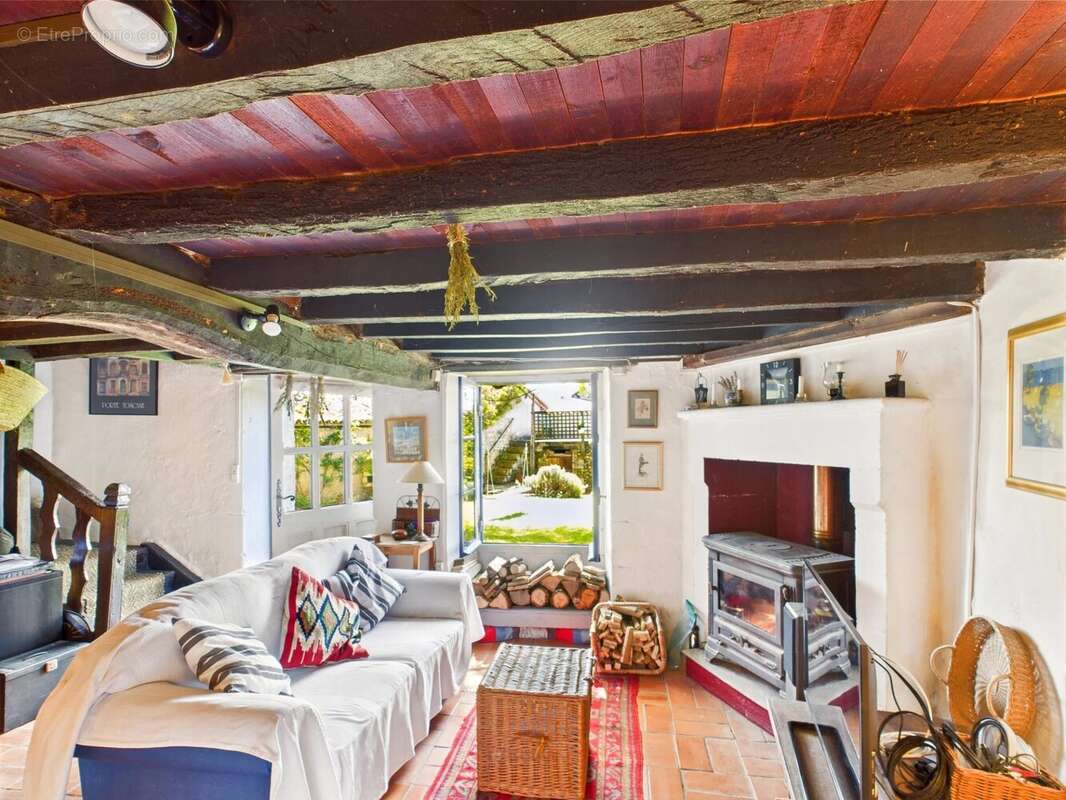 Jolie maison traditionnelle près d'un village populaire - photo 4