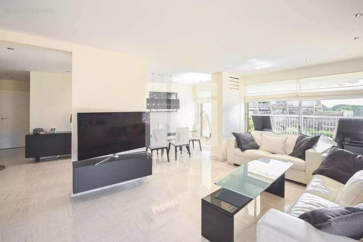 Appartement à MANDELIEU-LA-NAPOULE