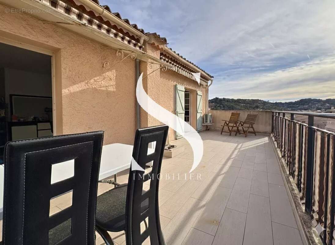 Appartement à VALLAURIS