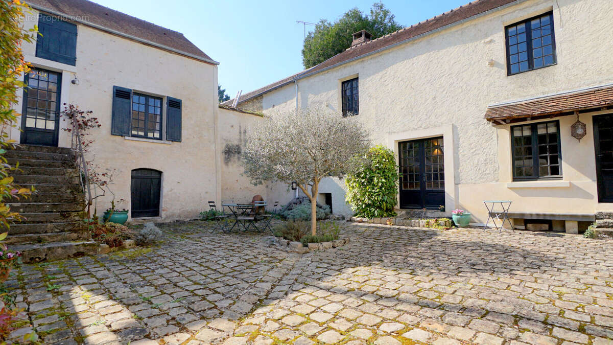 Maison à MEZIERES-SUR-SEINE