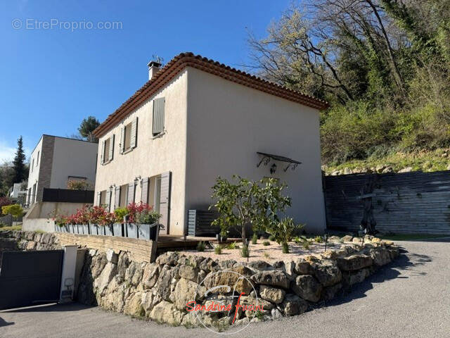 Maison à CARROS