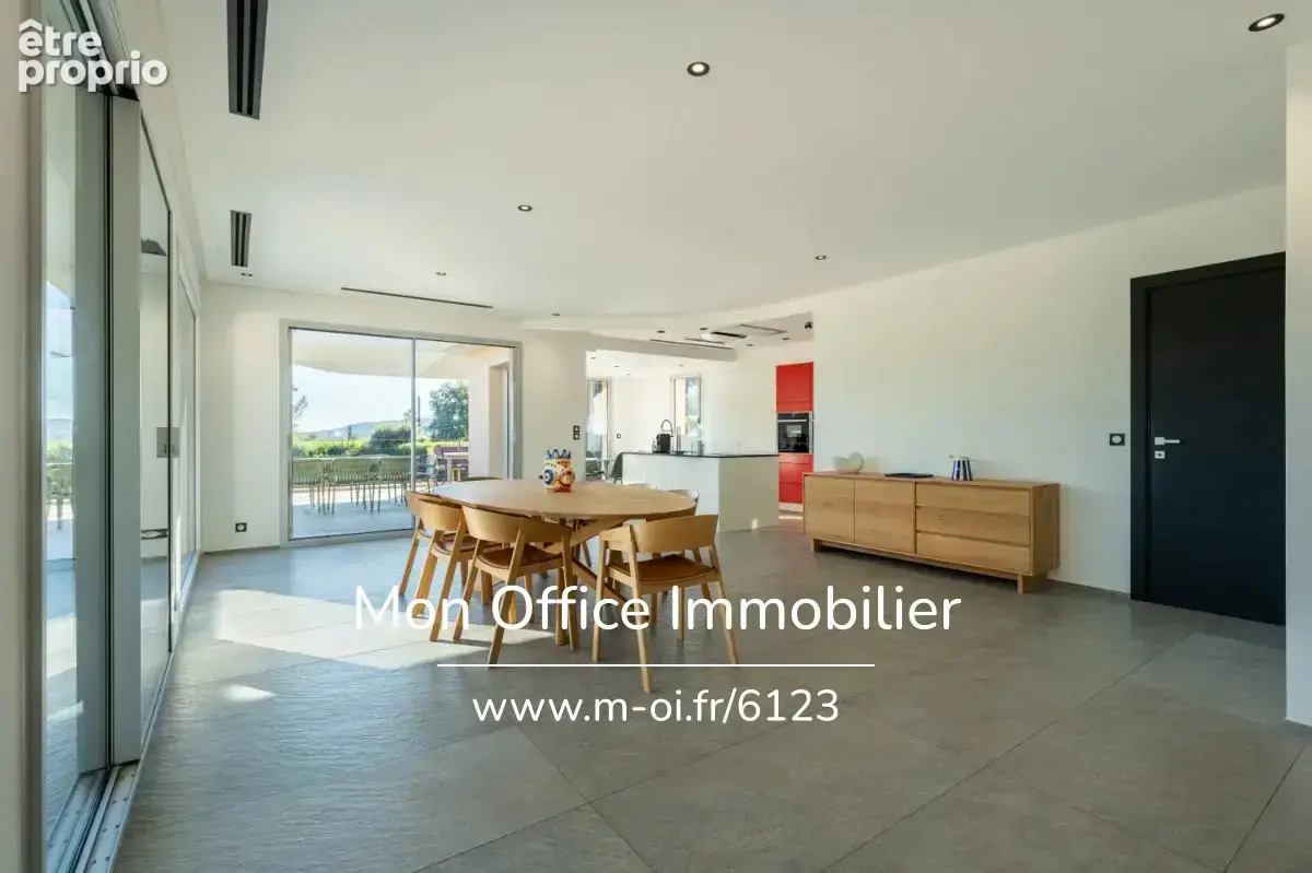 Référence : 6123-NGU. - Maison 6 pièces - 240m2 - 4 chambres - Vue MER - Piscine - Garage - photo 8