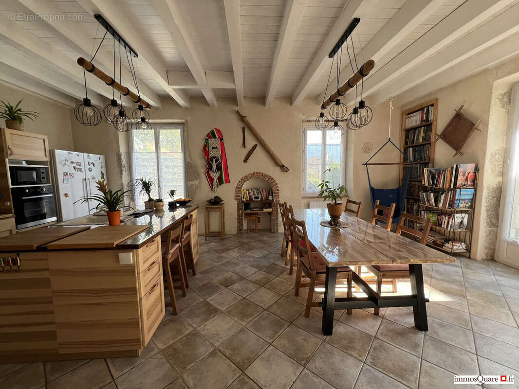 Maison à SAINT-VINCENT-DE-MERCUZE