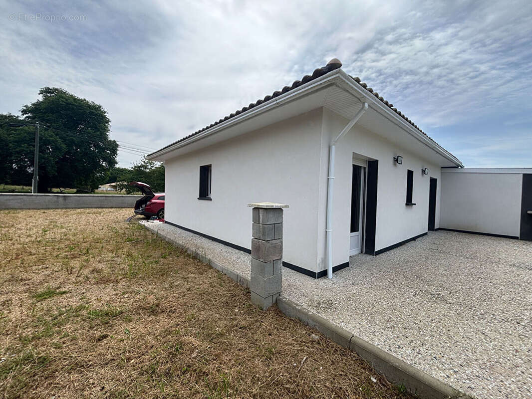 Maison à YGOS-SAINT-SATURNIN