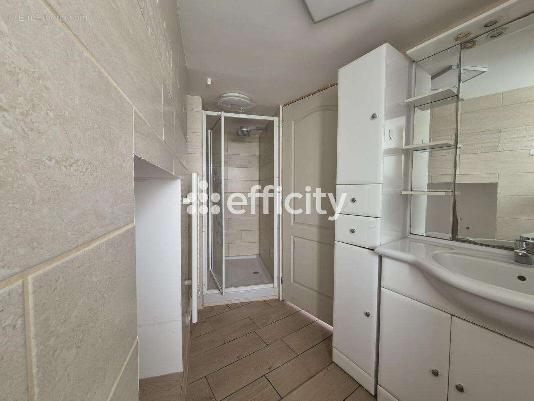 Maison à ORADOUR-SUR-VAYRES