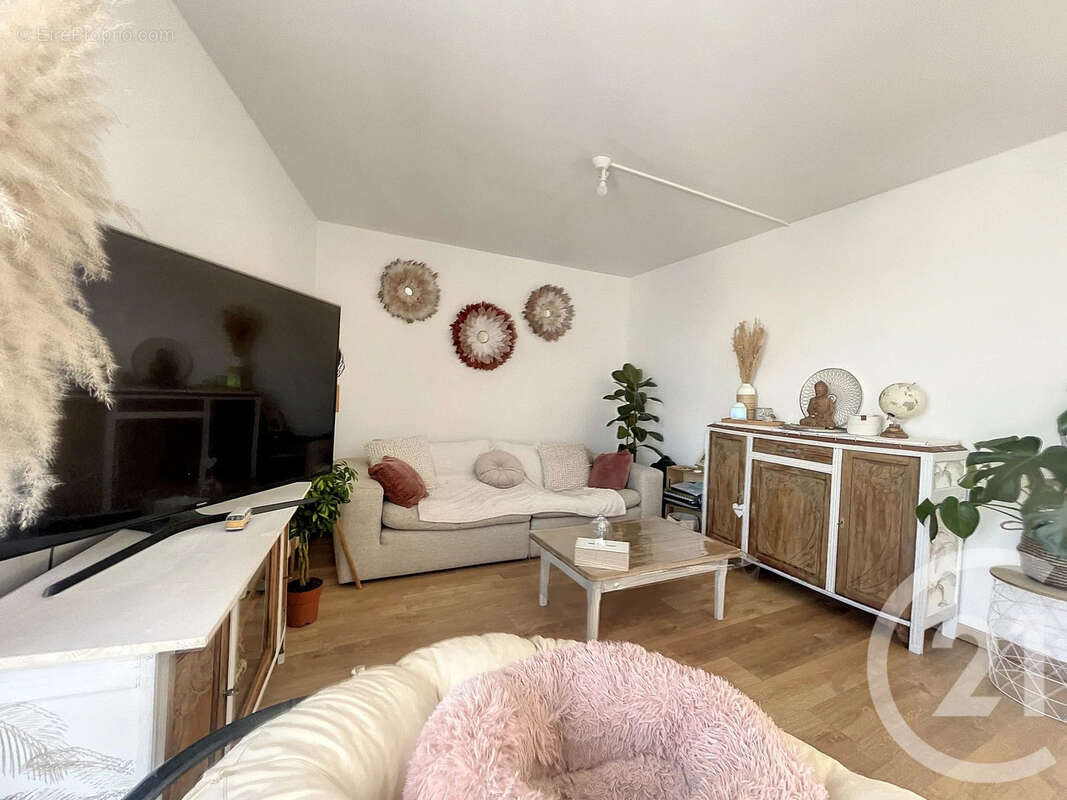Appartement 64 m² à Reims  - photo 2