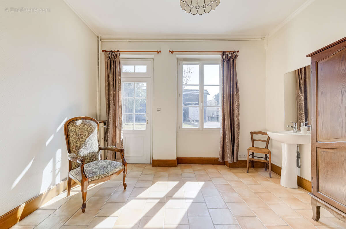 Maison à BRISSAC-QUINCE