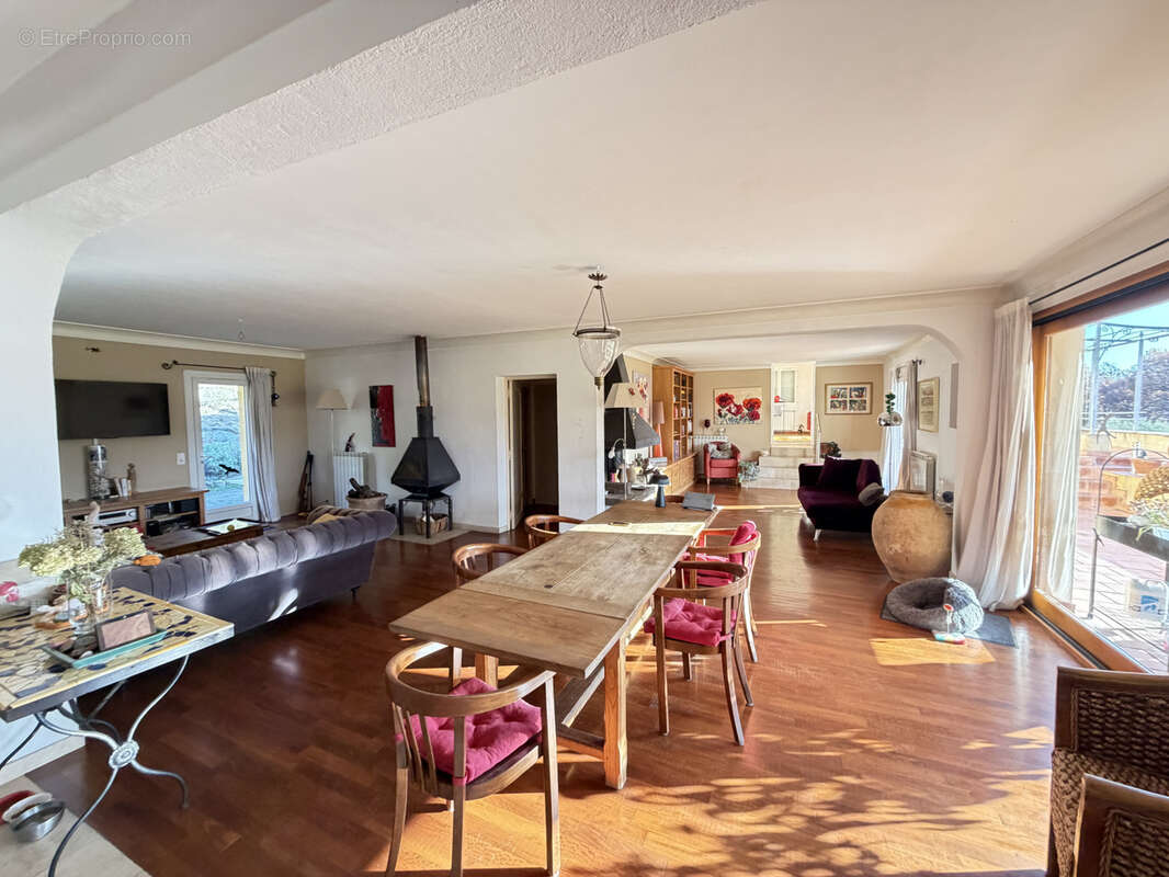 Maison à VILLECROZE