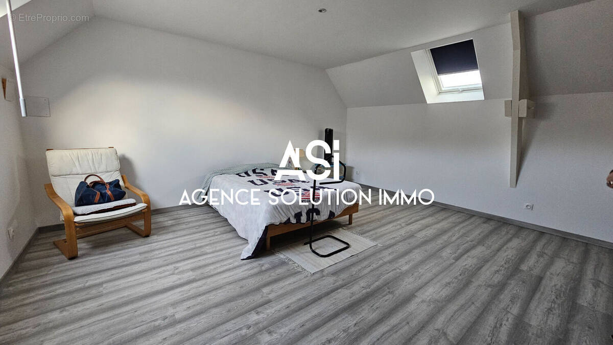 Maison à NEUVILLETTE-EN-CHARNIE