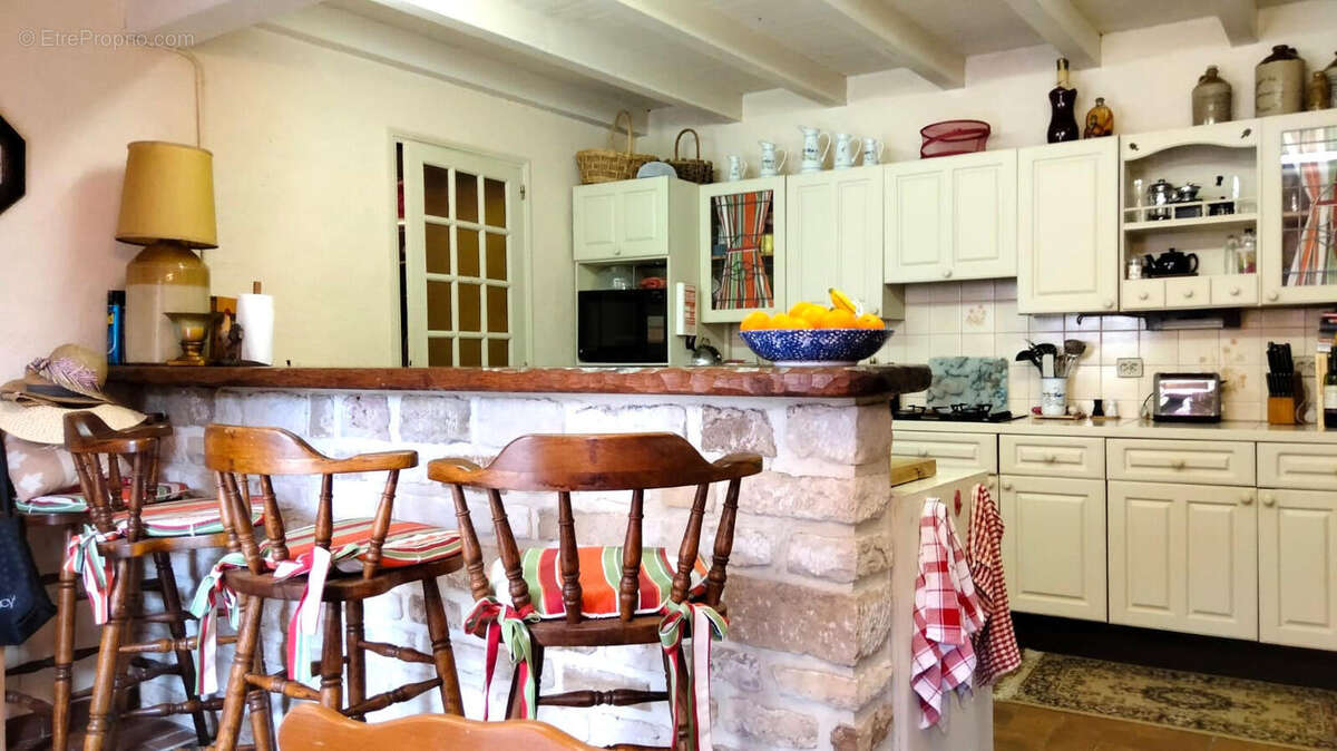 CUISINE - Maison à SALLES-DE-VILLEFAGNAN