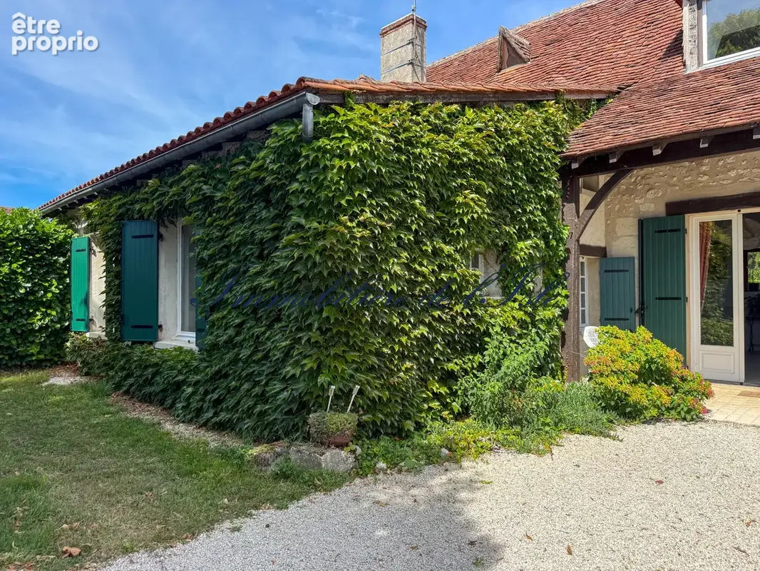 Maison de caractere avec piscine et panorama sur la vallée - photo 5