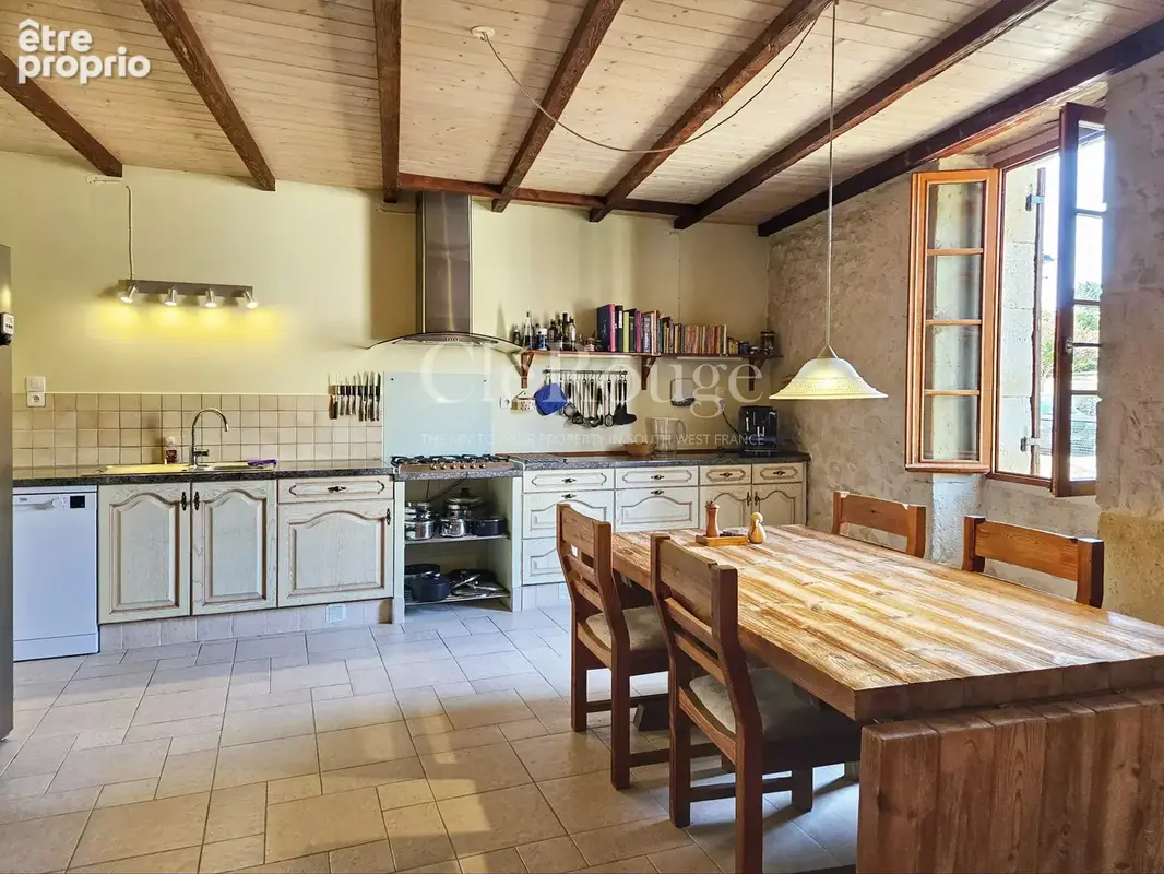 Charmante propriété à la campagne avec piscine, vues dégagées et beau potentiel d’aménagement - photo 3