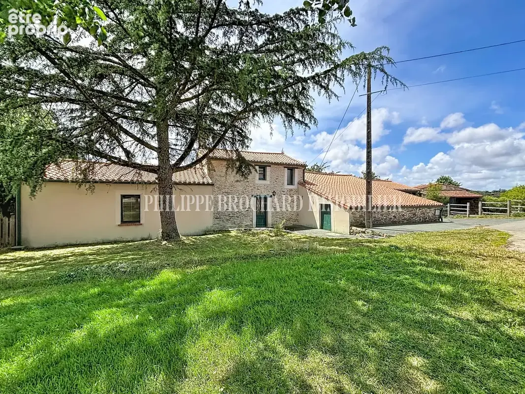 Maison 6 pièces 125 m² à vendre à La Roche-Sur-Yon (85000) - photo 2
