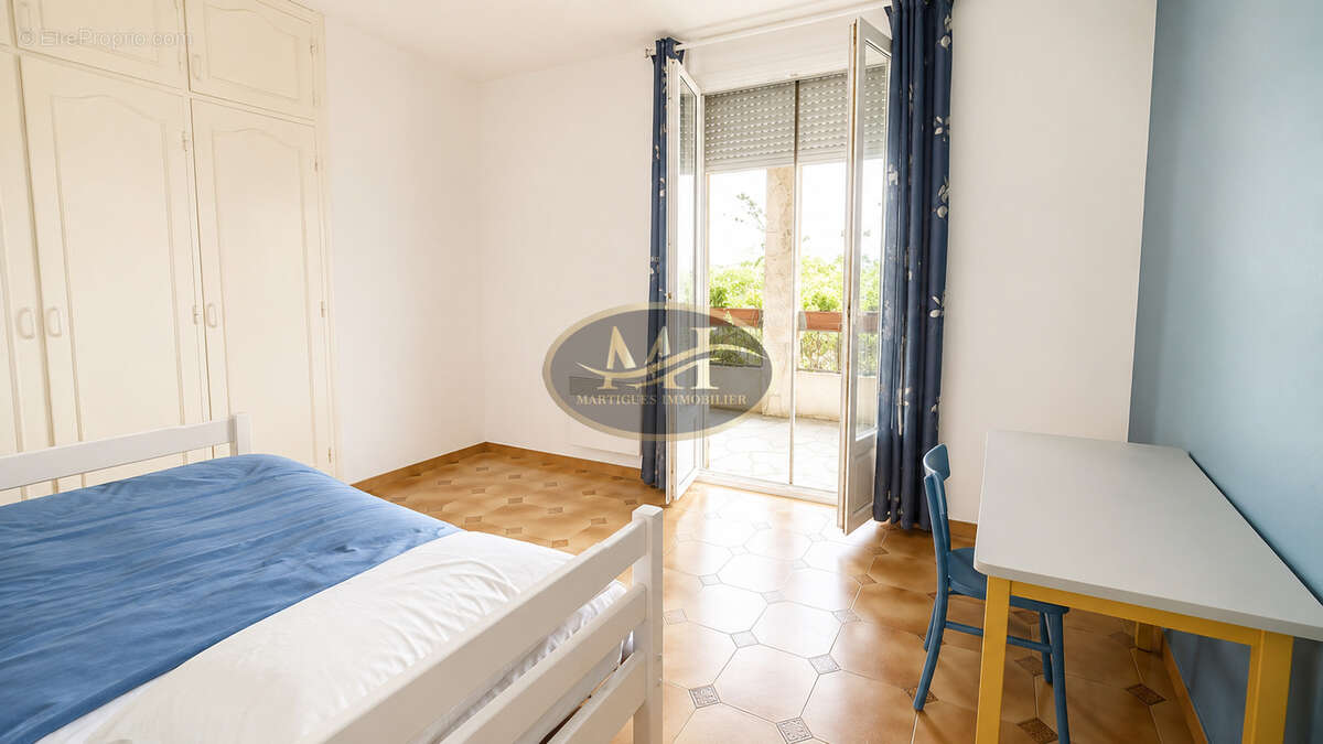 Maison familiale T5   134,5 m2   Dépendance / Studio - Martigues - photo 12
