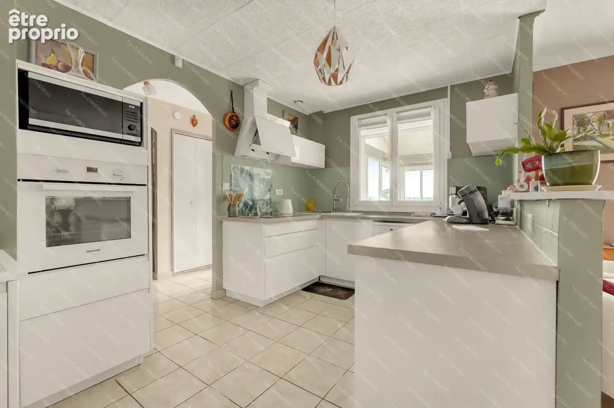 Maison familiale de plain-pied avec véranda, garage et piscine - photo 8