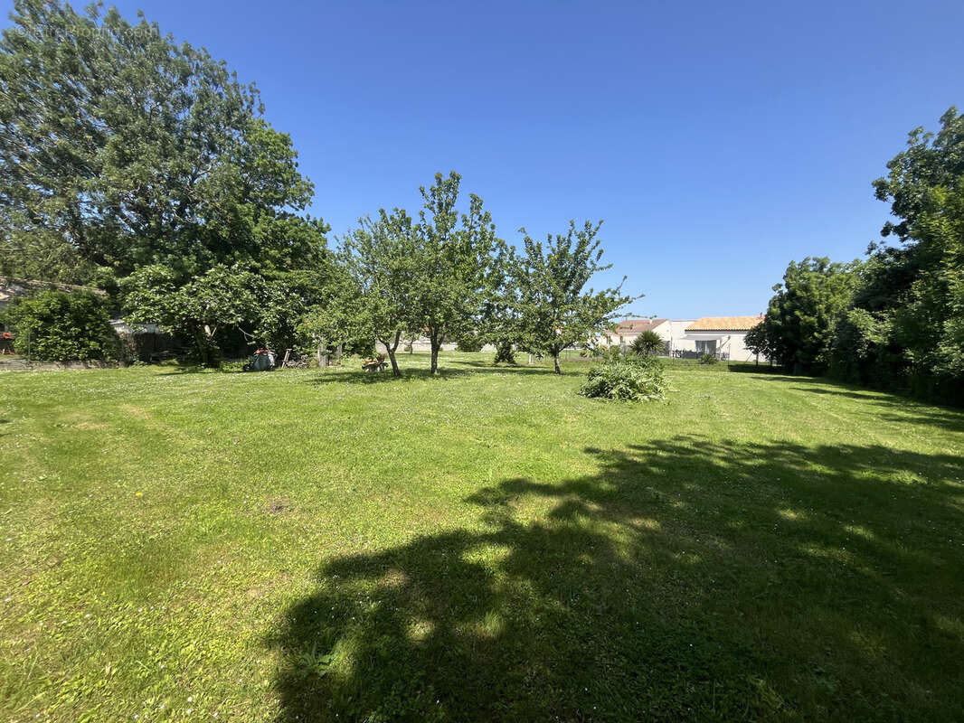 Terrain 606m2 constructible à Bourcefranc le Chapus - photo 3