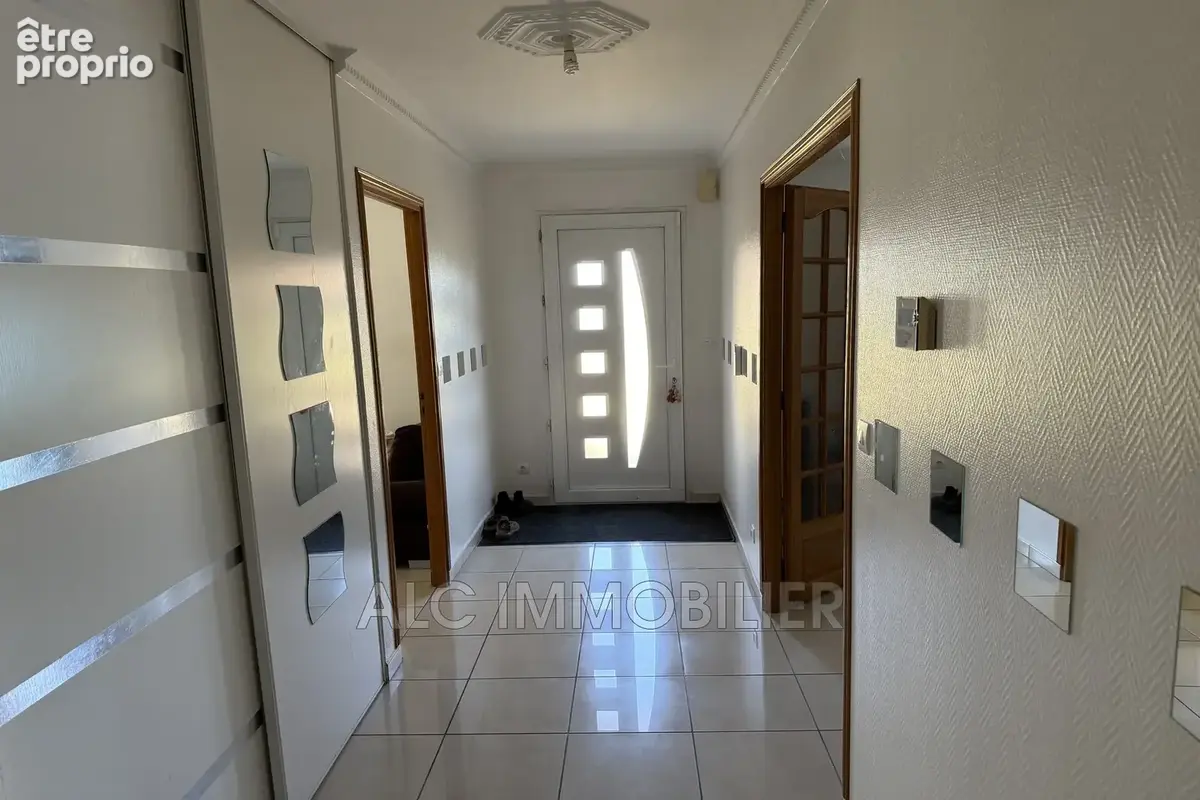Maison 122 m² à Saint-Paterne  - photo 3