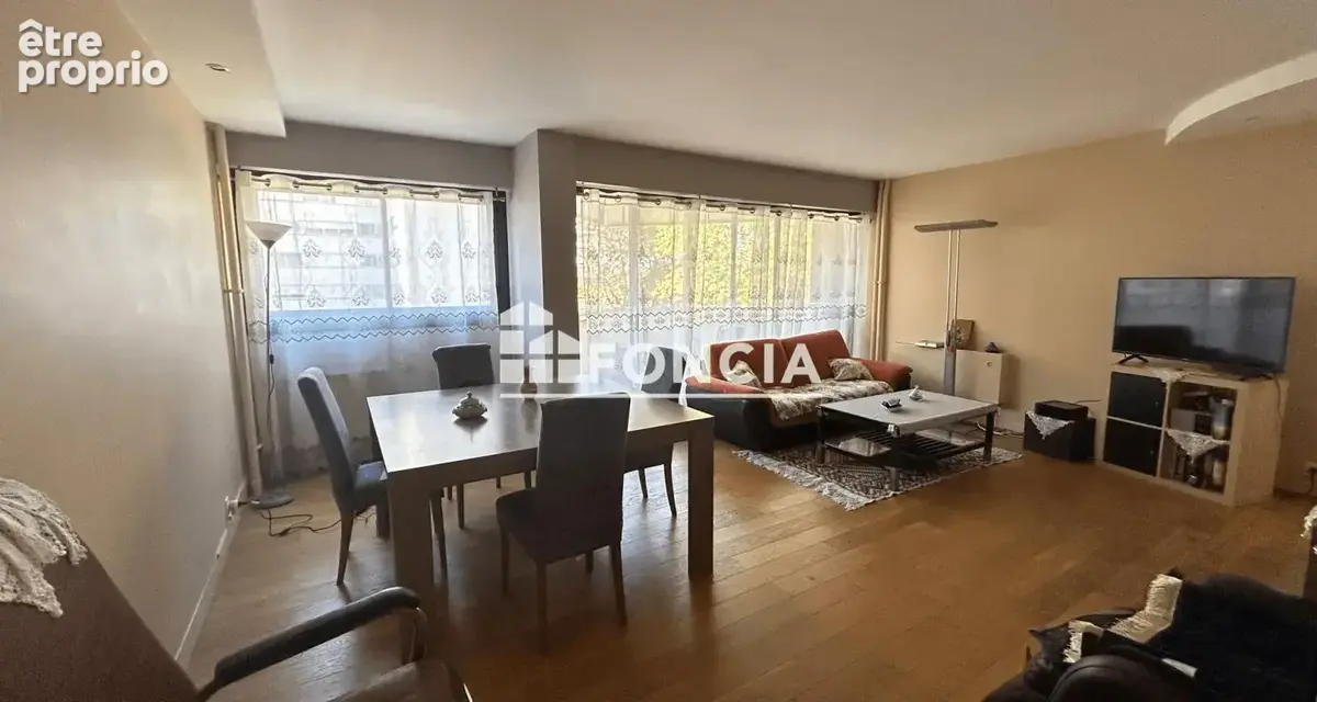 Appartement 3 pieces ,balcon et deux loggias vue sur le lac.Proche métro et CC Créteil soleil - photo 3