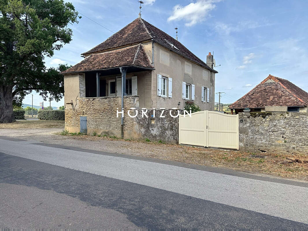 Maison à JONCY