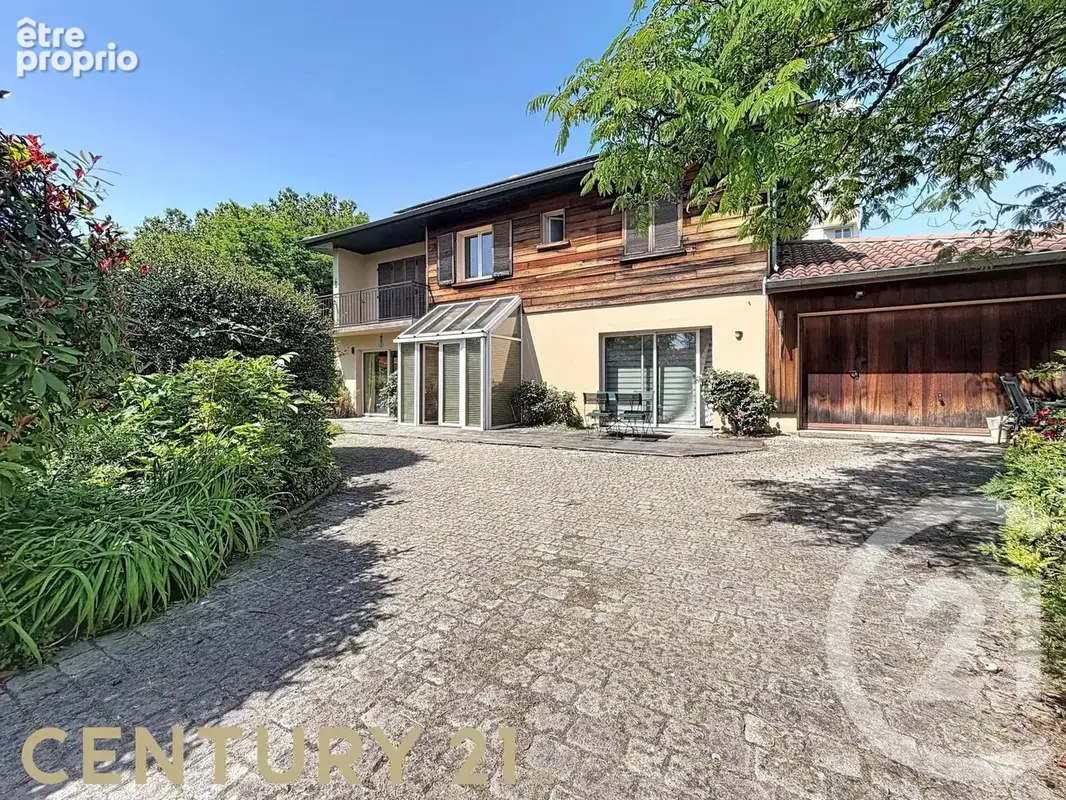 Maison 5 pièces 200 m² à vendre à Sathonay-Camp (69580) - photo 1