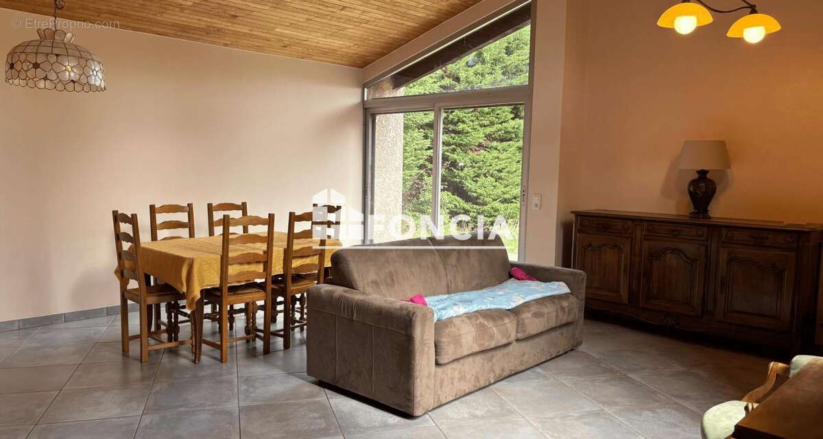 Maison à SAINT-JEAN-DE-MUZOLS