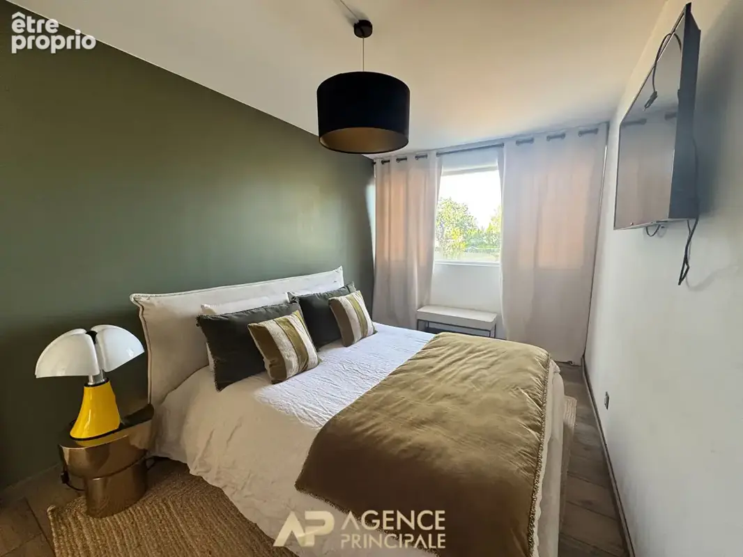 Appartement T4 - 90m2 - Balcon- Parking X2 - Cave - La Rochelle - photo 10